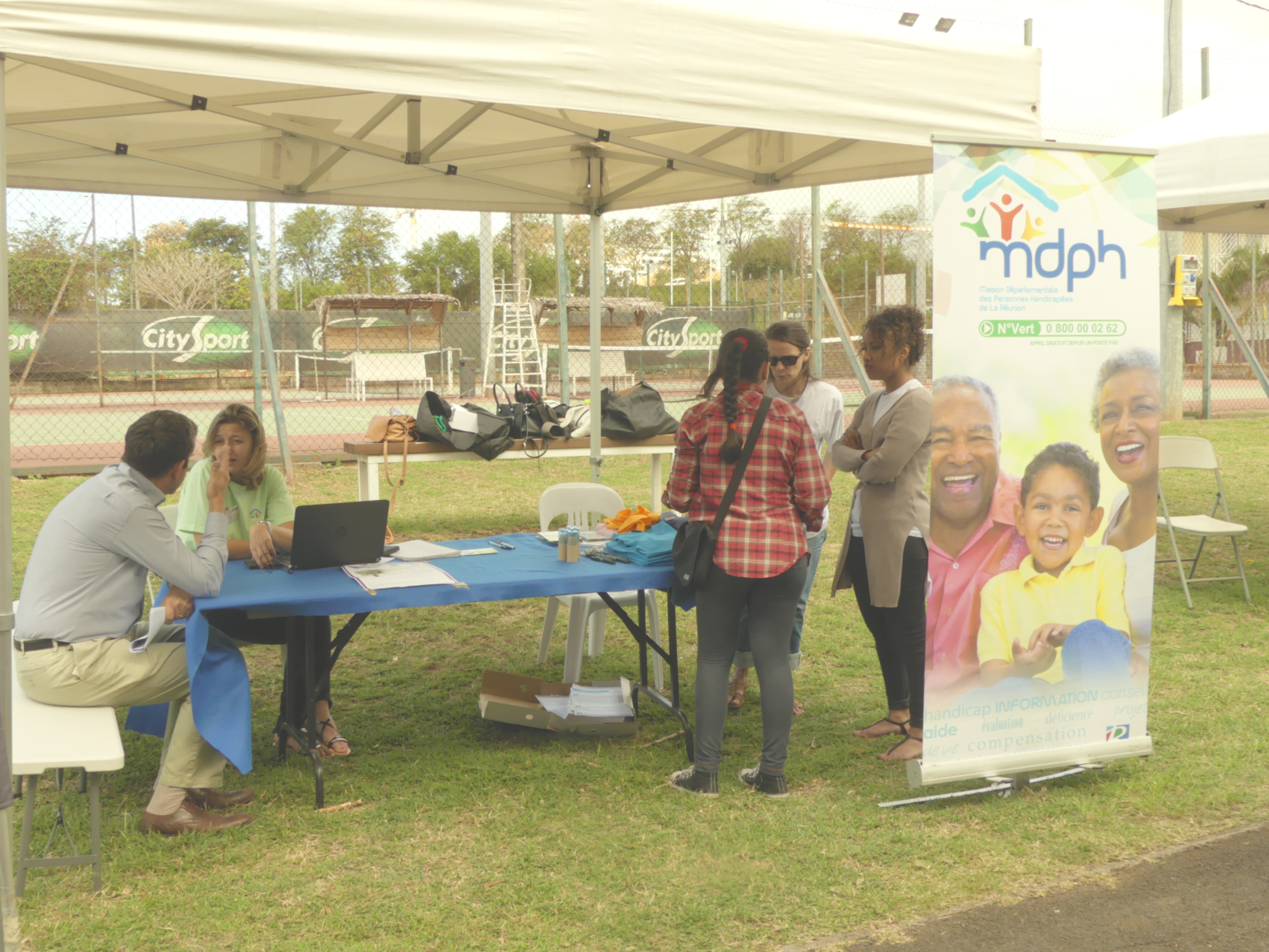 Photo Journee Nationale des DYS 2017 - 41 - Stand Maison Departementale des Personnes Handicapees.JPG